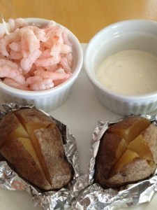 Uniperuna katkarapu-crema fraiche täytteellä